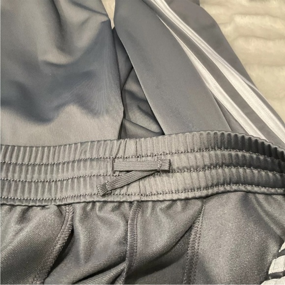 ADIDAS Young Men’s Athletic Gray 3 Stripe Pants Size 18/20 XL - Picture 7 of 11